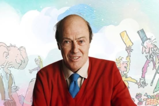 من مصنع الشيكولاتة إلى ماتيلدا.. كيف صنع روالد دال عالمه الخاص بأدب الأطفال؟