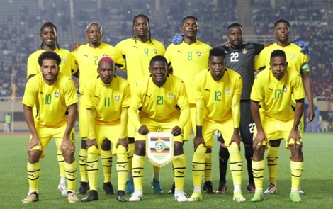 منافس مصر.. زيمبابوي تخسر بثلاثية أمام الجزائر