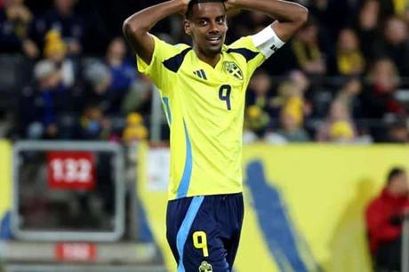 منتخب السويد يصدم ليفربول بشأن إيزاك