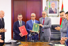 موريتانيا وفرنسا توقعان اتفاقاً لتمويل إنشاء 10 محطات طاقة شمسية مزدوجة بـ39 مليون يورو