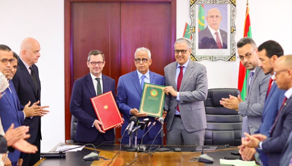 موريتانيا وفرنسا توقعان اتفاقاً لتمويل إنشاء 10 محطات طاقة شمسية مزدوجة بـ39 مليون يورو