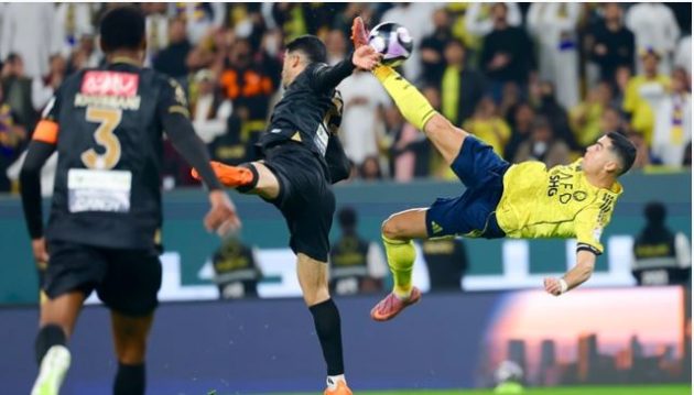 موقف رونالدو وكومان من مواجهة استقلال دوشنبه