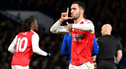 ميرينو يتألق بالرأس في الدوري الإنجليزي الممتاز