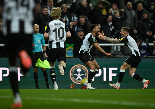 نيوكاسل يندد بسلوك الأمن الفرنسي تجاه جماهيره بعد مواجهة مارسيليا