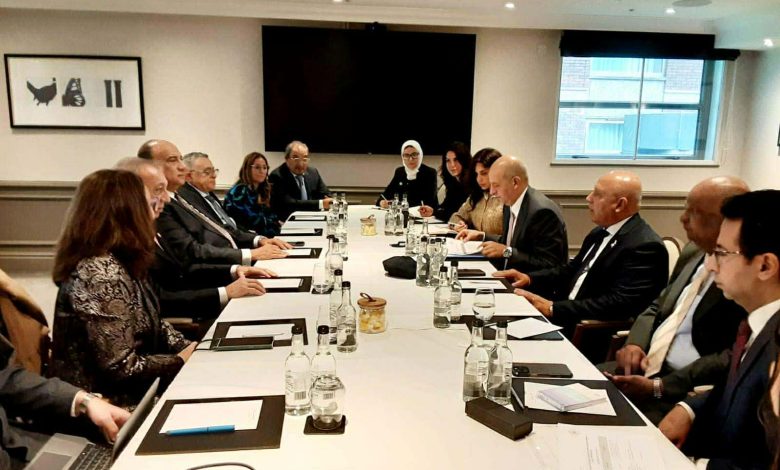 وزير النقل يبحث مع رؤساء شركات بريطانية واتحاد وسطاء ووكلاء السفن تعزيز التعاون