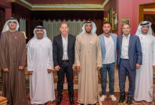 وفد إماراتي يلتقي عادل إمام في زيارة ودية بمنزله