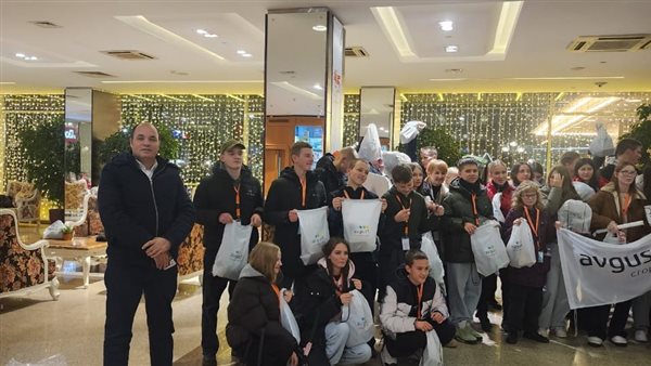 وفد "رسالة السلام" يختتم زيارته لموسكو بلقاء وفد طلابي.. ويهديهم إصدارات على الشرفاء