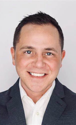 «إذا أردت أن تعرف شخصا فاسأله عن شخص غيره وانظر كيف يصفه»