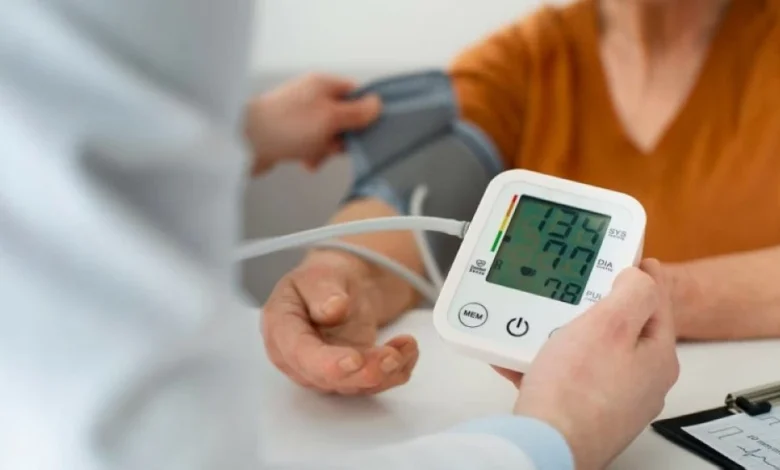 برد الشتاء يزيد من مخاطر ارتفاع الضغط والنوبات القلبية.