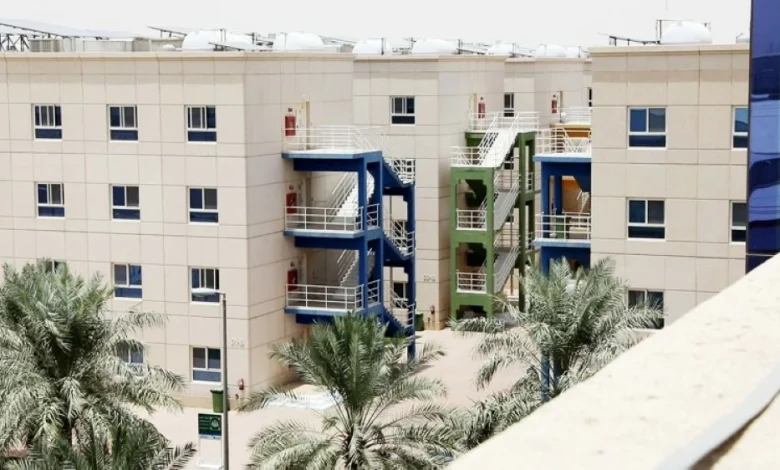 تطبيق تدريجي.. إيقاف السجل التجاري للمنشآت التي لا تمتلك ترخيصاً سارياً للسكن الجماعي - أخبار السعودية