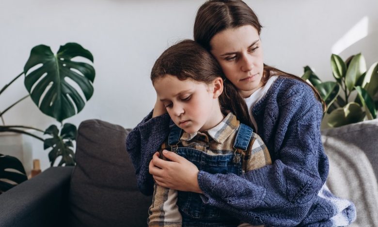 3 علامات تبدو عادية قد تنذر بخطر حقيقي على نمو طفلك.. وخطوات للعلاج