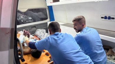 5 شهداء بينهم طفلان بقصف خيام النازحين في خانيونس.. وحماس تعلّق