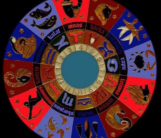 أبراج اليوم الجمعة 5 ديسمبر 2025 العامة في الحب والعمل والصحة