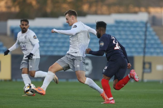 أبها يتمسّك بالصدارة.. والدرعية يقفز إلى الوصافة