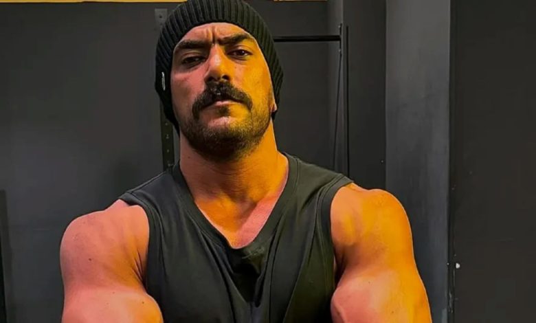 أحمد العوضي يشارك جمهوره لحظات تصوير مسلسل علي كلاي