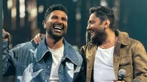 أحمد سعد يزور تامر حسني بعد خضوعه لعملية جراحية وهذا ما قاله ..