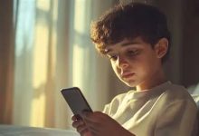 أخصائية نفسية توضح تأثير استخدام الهاتف في سن مبكرة على صحة الطفل