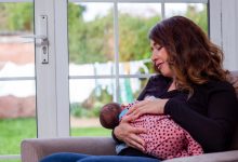 أفضل الطرق لحمل الرضيع بطريقة صحيحة