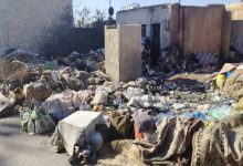 إزالة 50 طنا من النفايات المتراكمة في موقع بمنطقة كفرخل...