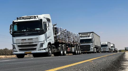 إسرائيل تهدد بتقليص المساعدات لغزة ..