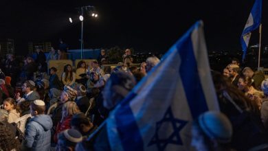 إسرائيليون يعبرون الحدود إلى غزة مطالبين بإعادة احتلال القطاع