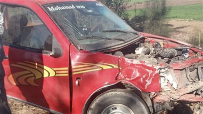 إصابة 7 أشخاص إثر انقلاب سيارة جامبو بالطريق الصحراوي في البحيرة