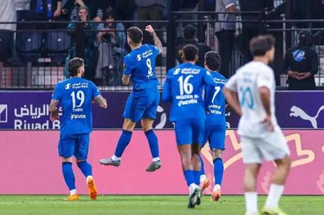 إصابة مفاجئة تربك حسابات الهلال قبل لقاء الخليج