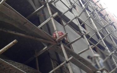 إنقاذ 4 عمال سقطوا من أعلى سقالة حديدية داخل نفق خاص بمحطة للأتوبيس الترددي