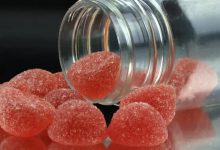 إهمال أم جريمة؟.. القبض على أم تناول طفلاها كمية كبيرة من حلوى على شكل مخدرات