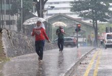 الأرصاد: فرص الأمطار مستمرة خلال الساعات المقبلة وتصل إلى غزيرة بتلك المناطق