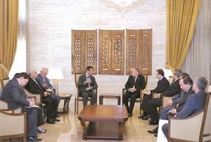 الأسد يحذر من تدخل خارجي يقسم المنطقة ويزيد التطرف