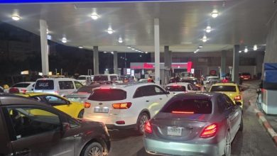 الازمة تتفاقم..تهافت على محطات الوقود في الضفة عقب بيان النقابة حول أزمة إيداع الشيقل