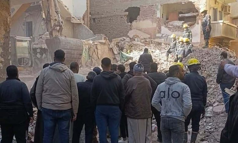 التصريح بدفن جثمان شاب لقي مصرعه أسفل عقار المنيا المنهار