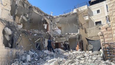 الجيش الإسرائيلي يهدم بناية ويشرد سكانها في القدس