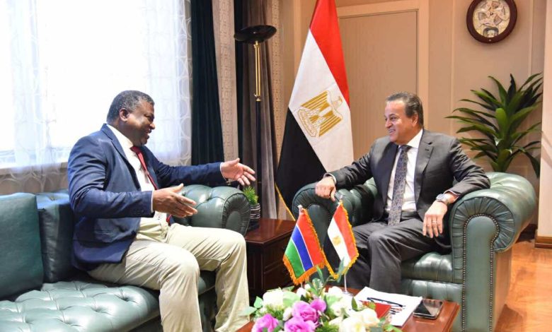 الدكتور خالد عبدالغفار يلتقي وزير صحة جامبيا لبحث سبل التعاون في القطاع الصحي والمستحضرات الدوائية