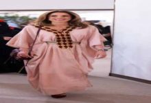 العبايات بحضور لافت في أناقة الملكة رانيا