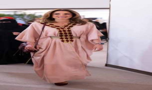 العبايات بحضور لافت في أناقة الملكة رانيا