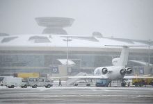 العواصف الثلجية تتسبب في تأخير أكثر من 50 رحلة جوية في...