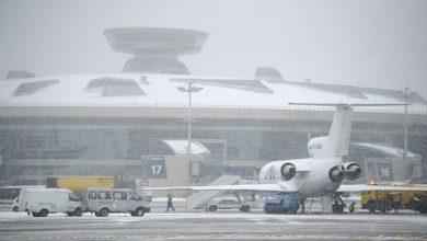 العواصف الثلجية تتسبب في تأخير أكثر من 50 رحلة جوية في...