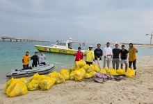 «الغوص الكويتي» يرفع طناً من المخلفات البلاستيكية والأخشاب وشباك الصيد