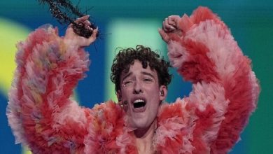 الفائز بمسابقة "يوروفيجن" يعيد الجائزة احتجاجا على استمرار مشاركة إسرائيل