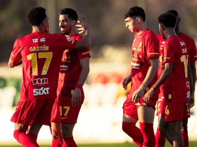 القادسية يكسب خورفكان بثلاثية في معسكره بدبي