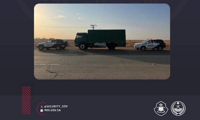 القوة الخاصة لأمن الطرق بمنطقة القصيم تضبط مخالفًا لنظام البيئة