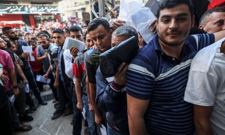 المؤسسة العسكرية الاسرائيلية : سياسة خنق الضفة ومنع عودة العمال ينذران بموجة عمليات