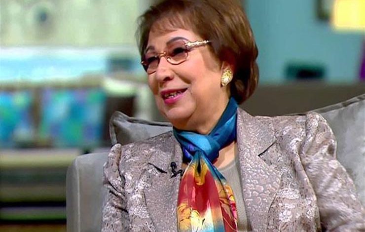 المخرجة إنعام محمد علي تكشف كواليس زواج أم كلثوم والجدل حول تدخينها