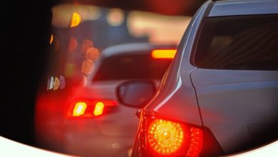 المرور يكشف الحالات التي تتطلب تخفيف السرعة أو إيقاف المركبة