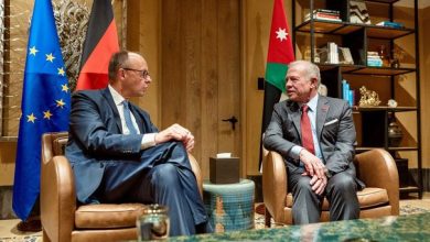 الملك يلتقي المستشار الألماني في العقبة لبحث سبل توطيد...