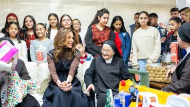 الملكة رانيا العبدالله تشارك مجموعة من الأطفال احتفالهم...