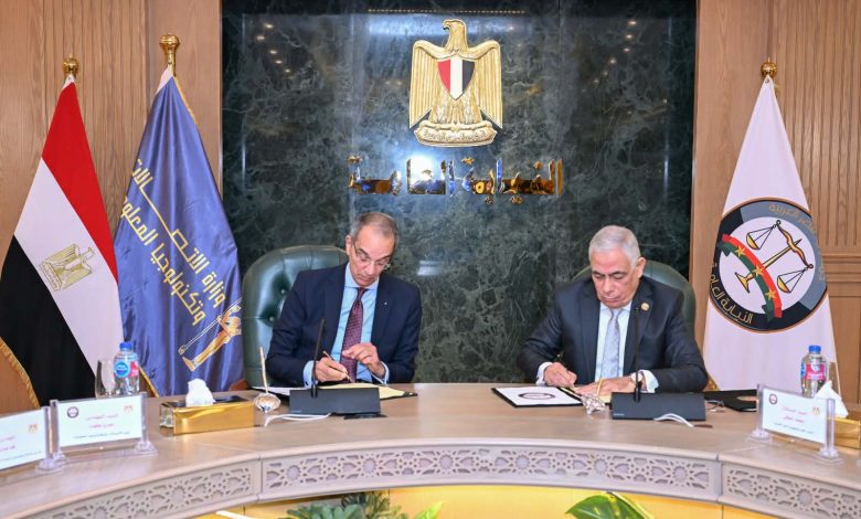 النائب العام ووزير الاتصالات يوقعان بروتوكول تطوير التحول الرقمي بالنيابة العامة