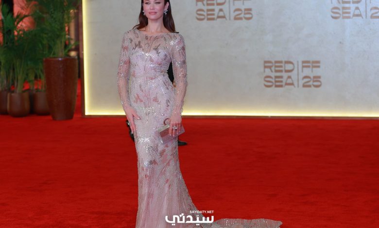 النجمات العالميات يتألقن في مهرجان البحر الأحمر السينمائي 2025.. مَن الأجمل؟